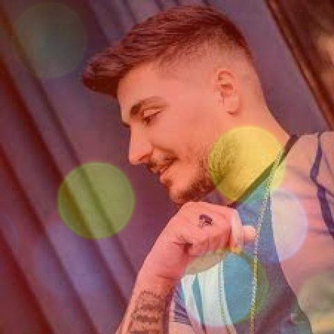 آهنگ بازی کردی وگرده احساس یه جوانی از آرمین برمایه آهنگ بازی کردی وگرده احساس یه جوانی از آرمین برمایه
